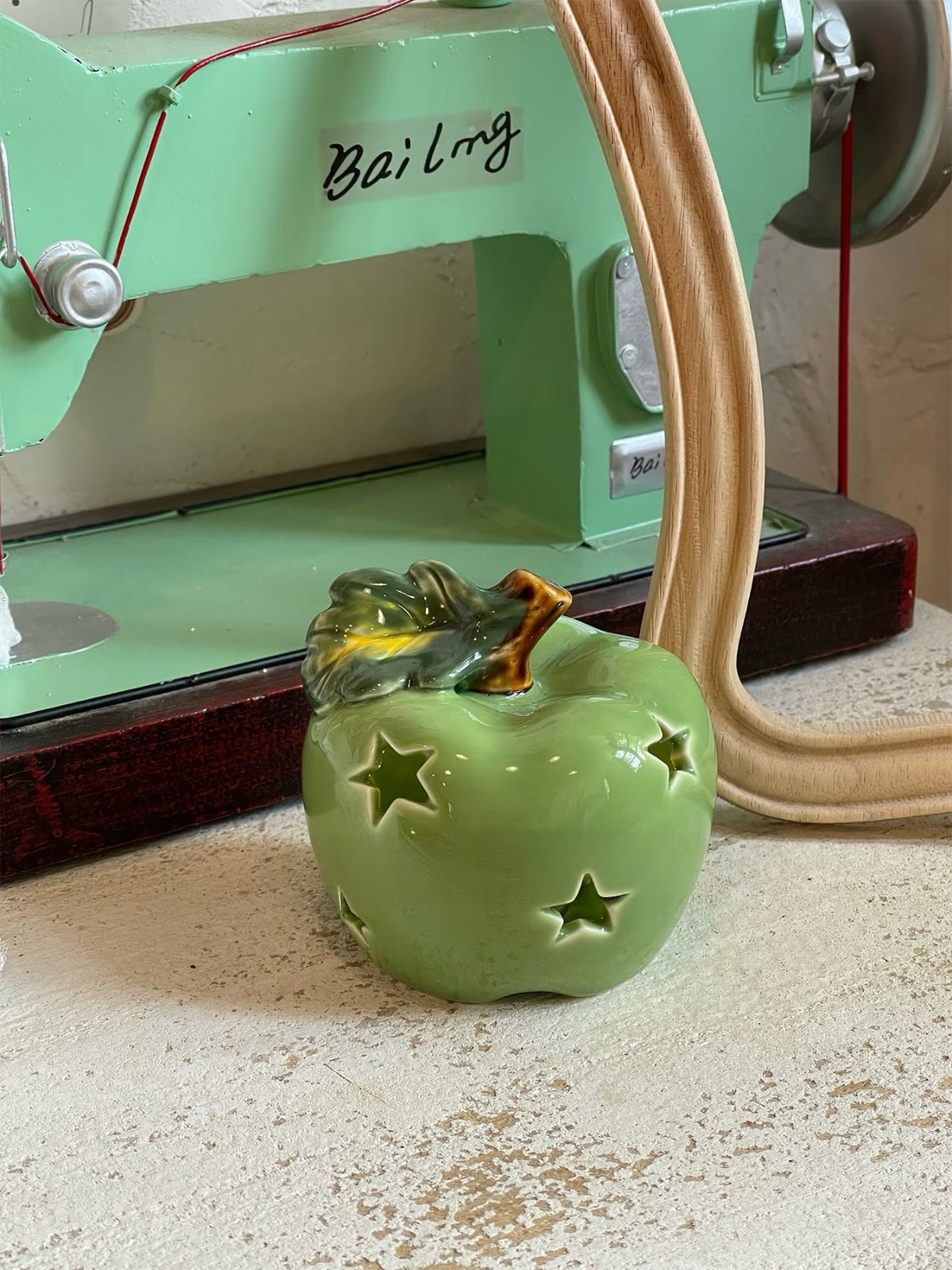 Apple Night Light – Creative Aesthetic Ambient Lamp for Bedroom